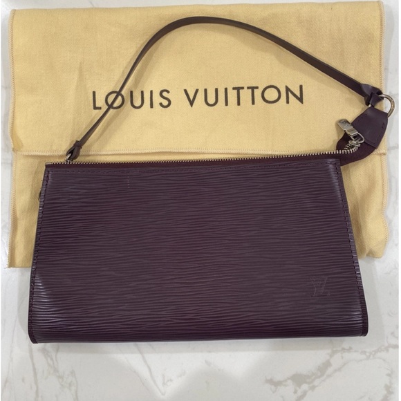 LOUIS VUITTON handbag
Color: Purple/Plum
Excellent Condition - Picture 2 of 7